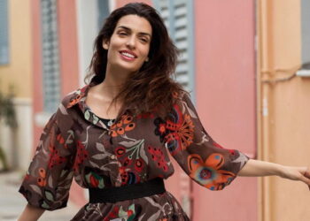 Τόνια Σωτηροπούλου: Αναστατώνει μόνο με τα εσώρουχα στη Βενετία