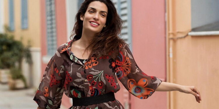 Τόνια Σωτηροπούλου: Αναστατώνει μόνο με τα εσώρουχα στη Βενετία