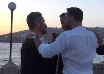 Η ζεστή αγκαλιά Σάκη Τανιμανίδη και Γιώργου Μαυρίδη στην Μύκονο (φωτο, video)