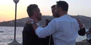 Η ζεστή αγκαλιά Σάκη Τανιμανίδη και Γιώργου Μαυρίδη στην Μύκονο (φωτο, video)