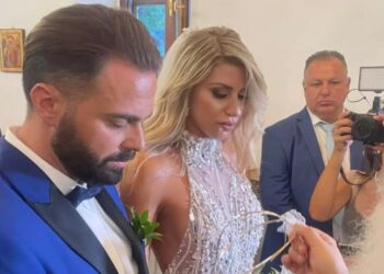 Ηλίας Βρεττός – Αναστασία Δεληγιάννη: Παντρεύτηκαν στην Κύμη![photos]