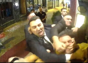 Άγριος ξυλοδαρμός θαμώνων από σεκιούριτι πασίγνωστου κλαμπ-Σοκάρουν οι εικόνες