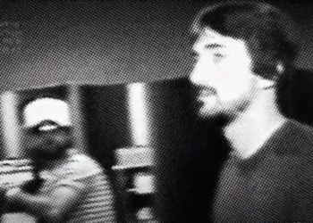 Η στιγμή του πυροβολισμού: Ο πατέρας που σκότωσε σε live μετάδοση το βιαστή του γιου του και αθωώθηκε