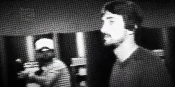 Η στιγμή του πυροβολισμού: Ο πατέρας που σκότωσε σε live μετάδοση το βιαστή του γιου του και αθωώθηκε