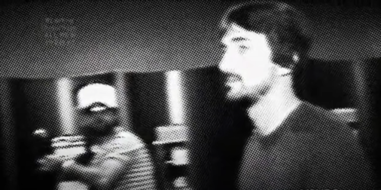 Η στιγμή του πυροβολισμού: Ο πατέρας που σκότωσε σε live μετάδοση το βιαστή του γιου του και αθωώθηκε