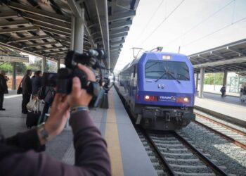 Alldaynews.gr Λάρισα: Μαρτυρικό ταξίδι για στρατιώτη με τρένο – Πήρε τηλέφωνο ο ίδιος για να σπεύσει ασθενοφόρο