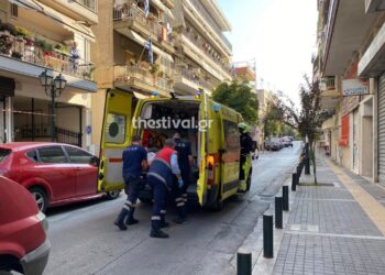 Θεσσαλονίκη: 24χρονη πήδηξε στο κενό από μπαλκόνι δευτέρου ορόφου (φωτο)