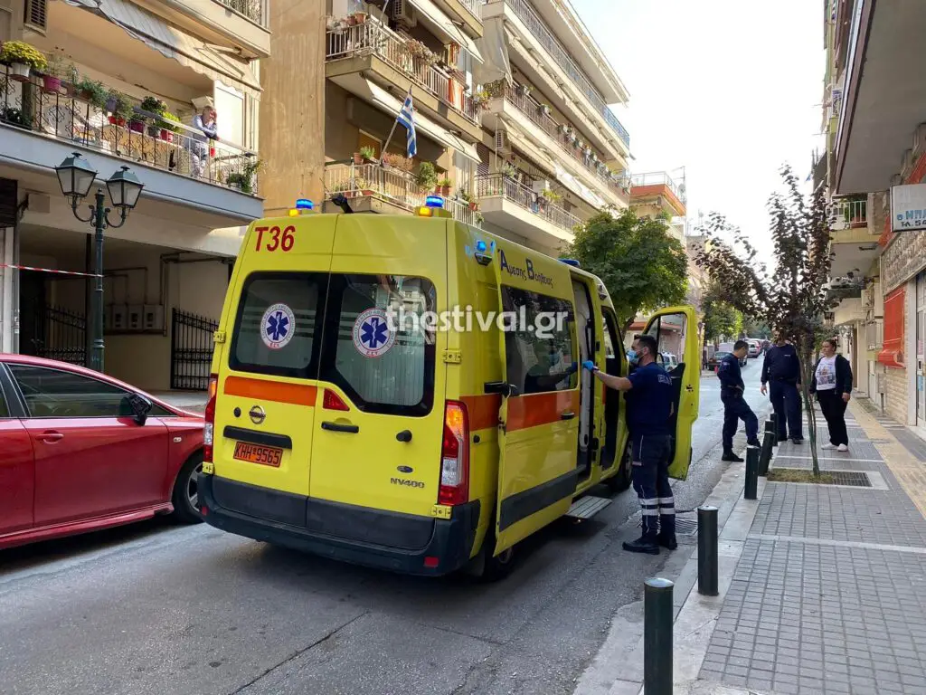 Θεσσαλονίκη: 24χρονη πήδηξε στο κενό από μπαλκόνι δευτέρου ορόφου (φωτο)