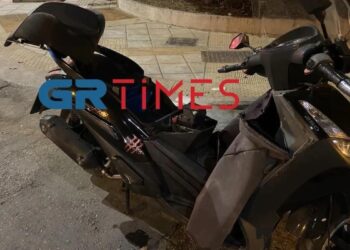 Θεσσαλονίκη: Τροχαίο με εκτίναξη μοτοσικλετιστή – Ο οδηγός του ΙΧ έφυγε αλλά στο φανάρι του πήραν τα κλειδιά! (video)