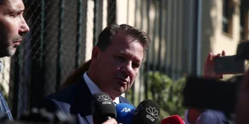 Προφυλακίστηκε η μητέρα της 12χρονης – Ξέσπασαν σε κλάματα κόρη και γιος φωνάζοντας «Μαμά όχι! Όχι! Σε παρακαλώ»