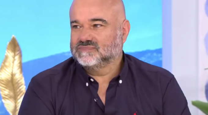 Ποινική δίωξη για βιασμό κατά του πρώην σκηνοθέτη του «Σασμού» Κώστα Κωστόπουλου – Τι λέει ο δικηγόρος του