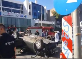 Σοβαρό τροχαίο με αναποδογυρισμένο ΙΧ και εγκλωβισμένο επιβάτη στο ύψος της ΕΡΤ – Κλειστή η Μεσογείων (pics)