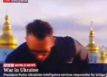 Το BBC κατέγραψε ζωντανά τη στιγμή της επίθεσης στο Κίεβο – Τρόμαξε ο ανταποκριτής (vid)