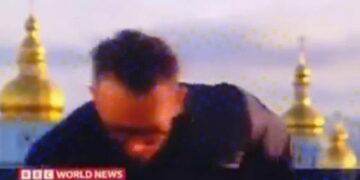 Το BBC κατέγραψε ζωντανά τη στιγμή της επίθεσης στο Κίεβο – Τρόμαξε ο ανταποκριτής (vid)