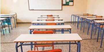 Alldaynews.gr Καταγγελία για δασκάλα στη Λέσβο: «Έβαλε κόκκινο πιπέρι και στη συνέχεια σελοτέιπ στο στόμα μαθητή»