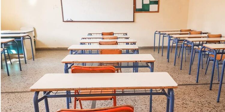 Alldaynews.gr Καταγγελία για δασκάλα στη Λέσβο: «Έβαλε κόκκινο πιπέρι και στη συνέχεια σελοτέιπ στο στόμα μαθητή»