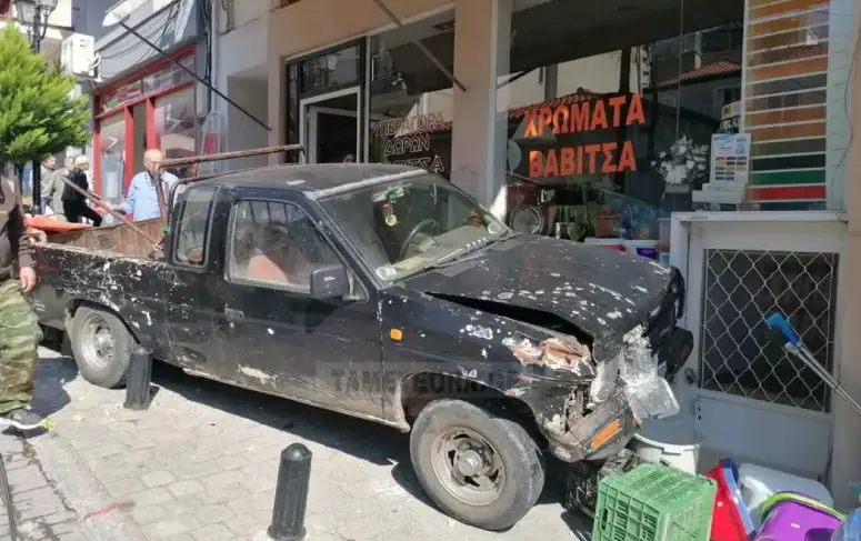 Πριν Λίγο: Μακελειό στην Καλαμπάκα: Φορτηγό παρέσυρε και τραυμάτισε τρία άτομα σε λαϊκή αγορά[Φωτογραφίες]