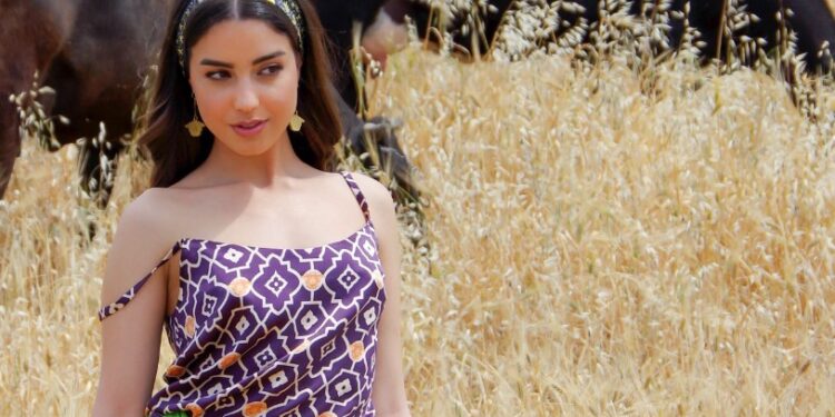 H “αγρότισσα” από την Σύρο που ξεπερνάει το GNTM και “ρίχνει” τα social με την φωτογράφιση της![photos]