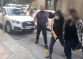 Κρήτη: Στην ανακρίτρια η 38χρονη που έριξε το καυστικό υγρό στον σύζυγό της – Ζήτησε προθεσμία για να απολογηθεί το Σάββατο