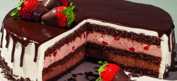 Βόλος: Τη μια ημέρα πήγε τούρτα στην εν διαστάσει σύζυγο και την επόμενη την χτύπησε