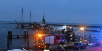 Alldaynews.gr Νέα Τραγωδία: Δύο άνθρωποι σκοτώθηκαν, ένα παιδί αγνοείται από σύγκρουση σκαφών