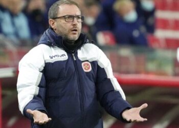 «Αυνανίστηκε μπροστά στον γιο μου»: Απίστευτες καταγγελίες για τον προπονητή, Ντέβις Μάντζια