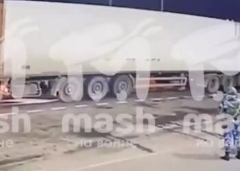 Γέφυρα της Κριμαίας: Τρεις νεκροί από την έκρηξη – Βίντεο δείχνει τους Ρώσους να ελέγχουν το φορτηγό