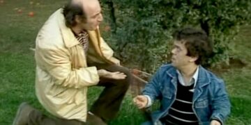 Alldaynews.gr Κώστας Τσάκωνας: ”Συχώρα μας φίλε Τάκη”-Κανείς δεν πήγε στην κηδεία του: Ο “γίγαντας” νάνος του κινηματογράφου και η τελευταία του επιθυμία