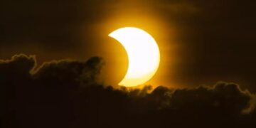 Alldaynews.gr Μερική έκλειψη ηλίου ορατή και στην Ελλάδα – Δείτε την ζωντανά