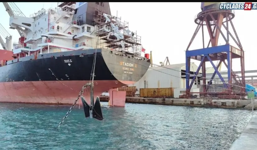 Σύρος: Ανασύρθηκε η άγκυρα του Blue Star 2 από το λιμάνι της Ερμούπολης [video]