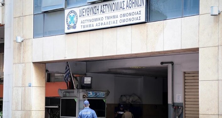 Alldaynews.gr Ομόνοια: Πώς βρέθηκε η 19χρονη στο Τμήμα – «Με βίασαν στα αποδυτήρια και με βιντεοσκόπησαν»