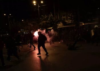 Κουκουλοφόροι τα έσπασαν στον σταθμό «Βικτώρια» – Ζημιές σε μηχανήματα και πύλες επιβατών