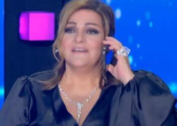 J2US: «Τι ντροπή θεέ μου!»-«Πάγωσε» η Βίκυ Σταυροπούλου με το τηλεφώνημα που δέχτηκε στον αέρα του σόου
