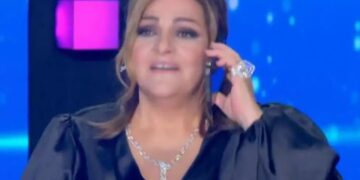 J2US: «Τι ντροπή θεέ μου!»-«Πάγωσε» η Βίκυ Σταυροπούλου με το τηλεφώνημα που δέχτηκε στον αέρα του σόου