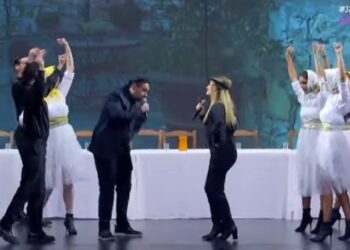 J2US: Μαυρίκιος Μαυρικίου και Ιλάειρα Ζήση ως  Παπαμιχαήλ και Βουγιουκλάκη[video]