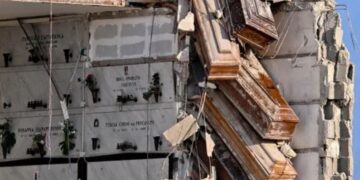 Alldaynews.gr Μακάβριο: Νεκροταφείο καταρρέει και τα φέρετρα κρέμονται στο κενό