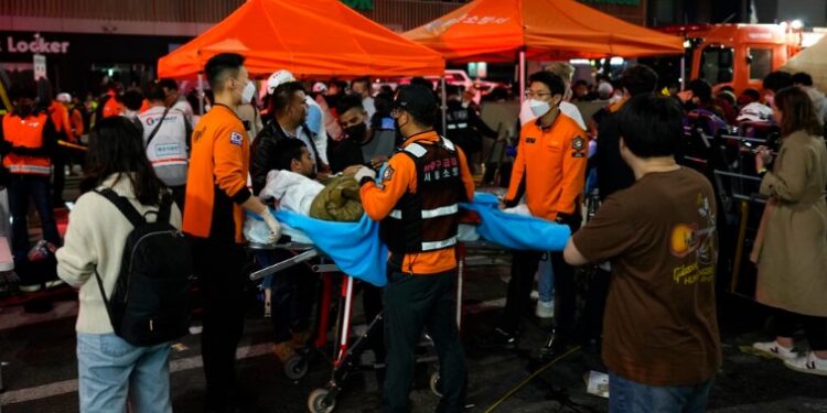 Alldaynews.gr Τραγωδία στη Σεούλ: Στους 120 οι νεκροί και 100 οι τραυματίες από ποδοπάτημα σε πάρτι για το Halloween