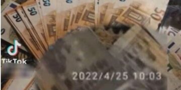 Alldaynews.gr Κολωνός: Βρέθηκαν φωτογραφίες της 12χρονης με χιλιάδες ευρώ