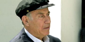 Alldaynews.gr Σαν…φωτοτυπία του Θανάση Βέγγου: Αυτός είναι ο άγνωστος γιος του, Βασίλης – Δείτε πώς είναι σήμερα (photos)