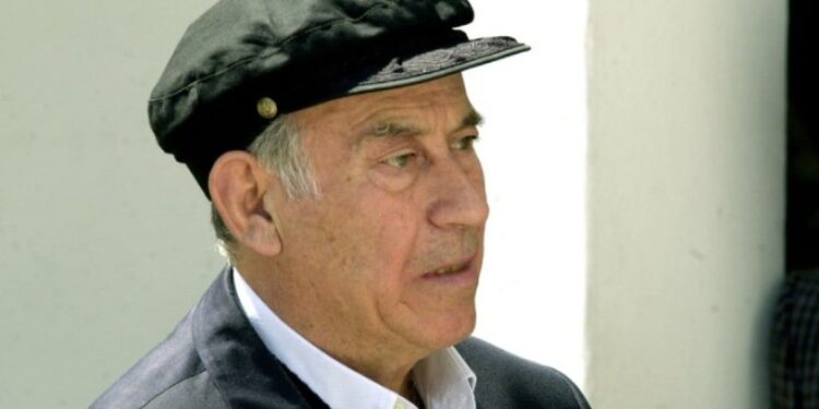 Alldaynews.gr Σαν…φωτοτυπία του Θανάση Βέγγου: Αυτός είναι ο άγνωστος γιος του, Βασίλης – Δείτε πώς είναι σήμερα (photos)