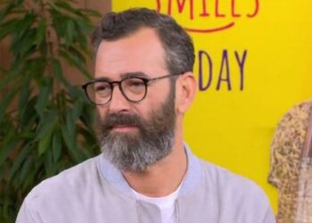 Άγγελος Μπράτης: Σοκ στον “αέρα” με την αποκάλυψή του – “Μου είπε ότι έχει σκοτώσει άνθρωπο”