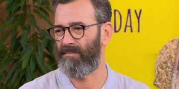 Alldaynews.gr Άγγελος Μπράτης: Σοκ στον “αέρα” με την αποκάλυψή του – “Μου είπε ότι έχει σκοτώσει άνθρωπο”