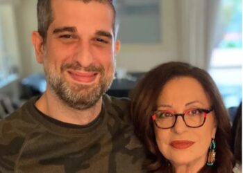 Χάρις Αλεξίου: Η λατρεία στον γιο της, η υιοθεσία του και πώς του έδωσε το όνομα Μάνος