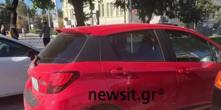 Θεσσαλονίκη: Νεαρός πήγε να πάρει το αυτοκίνητο του και έλειπαν και οι τέσσερις ρόδες (φωτο)