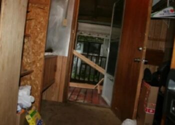 Alldaynews.gr Η χειρότερη αγγελία για σπίτι στην Αθήνα που ανέβηκε online: Καλύτερα μη δείτε το μπάνιο