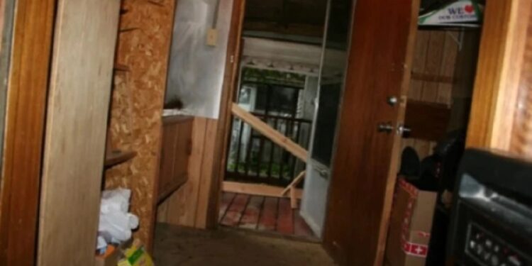 Alldaynews.gr Η χειρότερη αγγελία για σπίτι στην Αθήνα που ανέβηκε online: Καλύτερα μη δείτε το μπάνιο