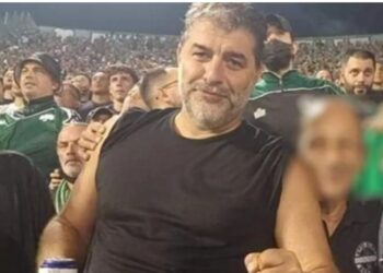 Βασίλης Μπισμπίκης: Η απάντηση για την εμφάνισή του στο γήπεδο – «Δεν είχα κοστούμι»