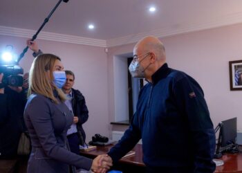 Ο Νίκος Δένδιας σε καταφύγιο στο Κίεβο – Ήχησαν οι σειρήνες ενώ συναντούσε τον Ουκρανό ομόλογό του