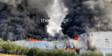 Alldaynews.gr Θεσσαλονίκη: Καίγεται ολοσχερώς επιχείρηση με ηλεκτρικά – Μεγάλη η μάχη των πυροσβεστών (φωτο, video)