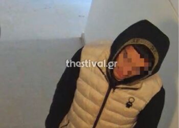 Alldaynews.gr Θεσσαλονίκη: Η στιγμή που επίδοξος διαρρήκτης συστήνεται ως γείτονας και “τρώει”… πόρτα! (video)